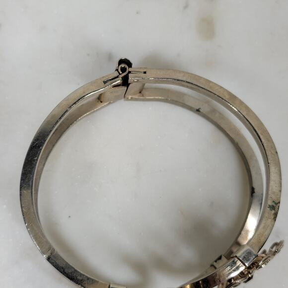 Vintage Garnet Rhinestones Cuff Bracelet Silver Tone Spring Hinged Closure - Picture 7 of 15